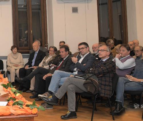 IL presidente del Consiglio regionale del Friuli Venezia Giulia, Piero Mauro Zanin e l'assessore regionale alle Lingue minoritarie, Pierpaolo Roberti, seduti in prima fila durante un'evento, in una foto d'archivio